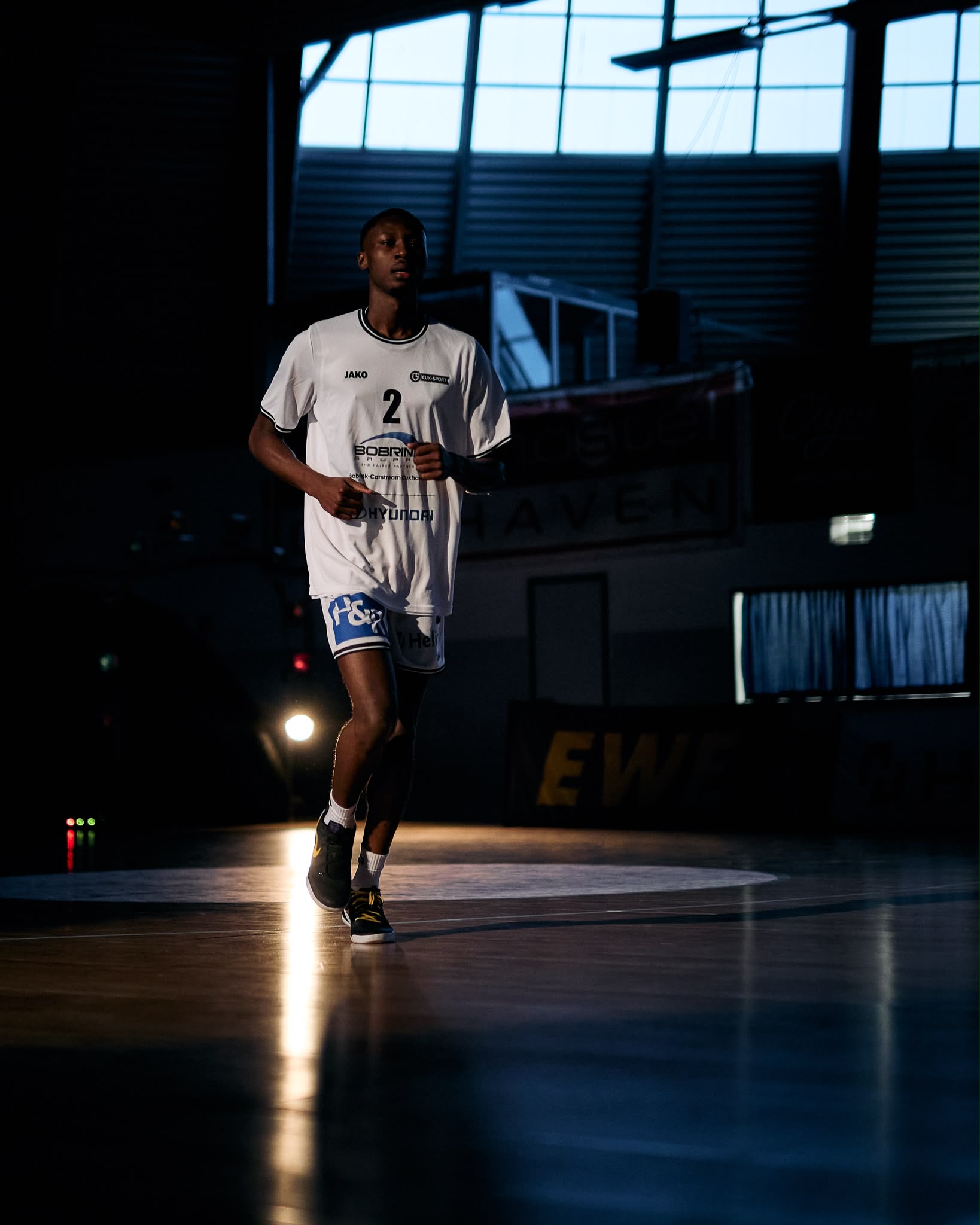 Bakary Coulibali warming up before a game